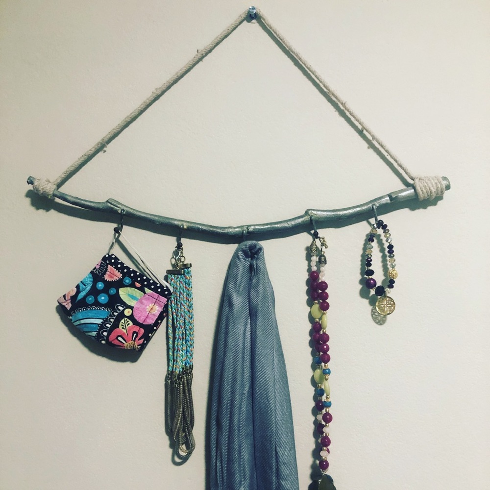 Jewelry/mask hanger